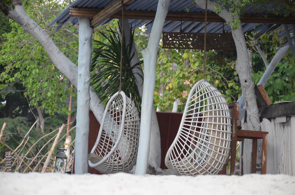 Serene Beach Villa Гили Траванган Экстерьер фото
